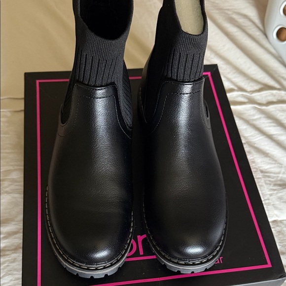 Corky’s Cabin Fever Black Chelsea Boots - Picture 5 of 5